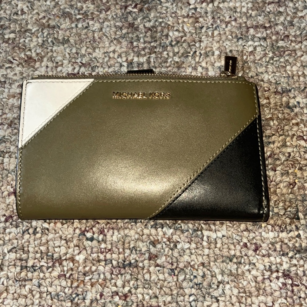 Double zip Michael Kors wallet